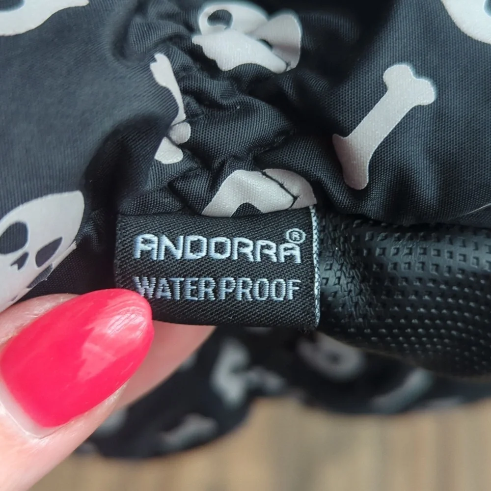 Andorra Kids Skull Print Mittens - Black and White. Waterproof Mittens